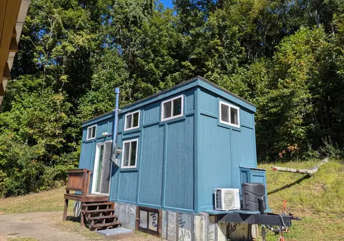 IN COMMUNITY - Bright Turnkey THOW with Blue Ridge Parkway Views! image 2