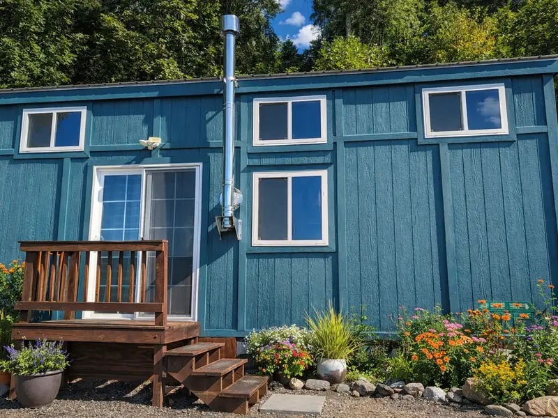 IN COMMUNITY - Bright Turnkey THOW with Blue Ridge Parkway Views! — 1 bedroom Tiny House — 669 sqft for sale in Floyd, Virginia