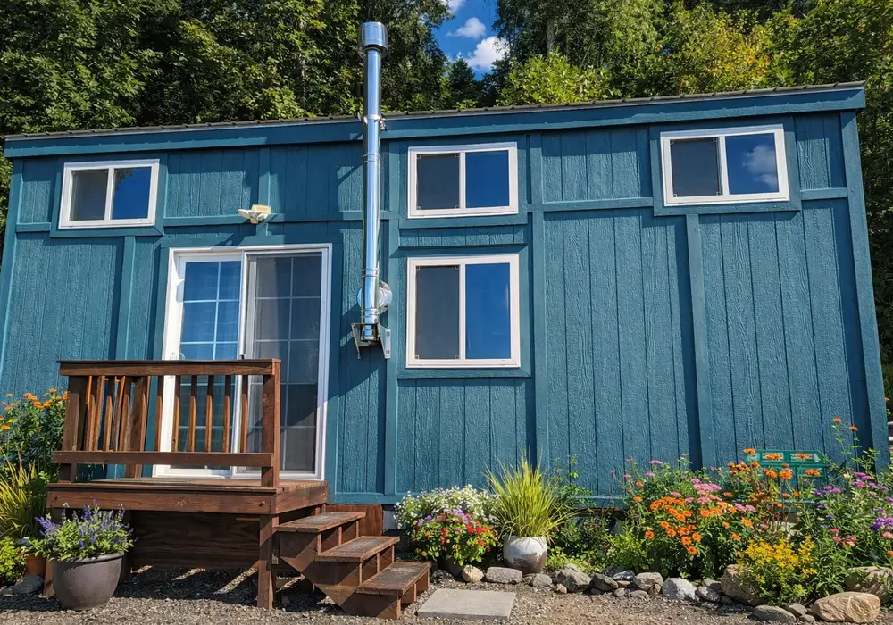 IN COMMUNITY - Bright Turnkey THOW with Blue Ridge Parkway Views! — 1 bedroom Tiny House — 204 sqft for sale in Floyd, Virginia