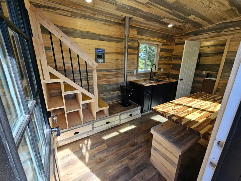 22' Off Grid Bunkhouse Tiny Home photo 2