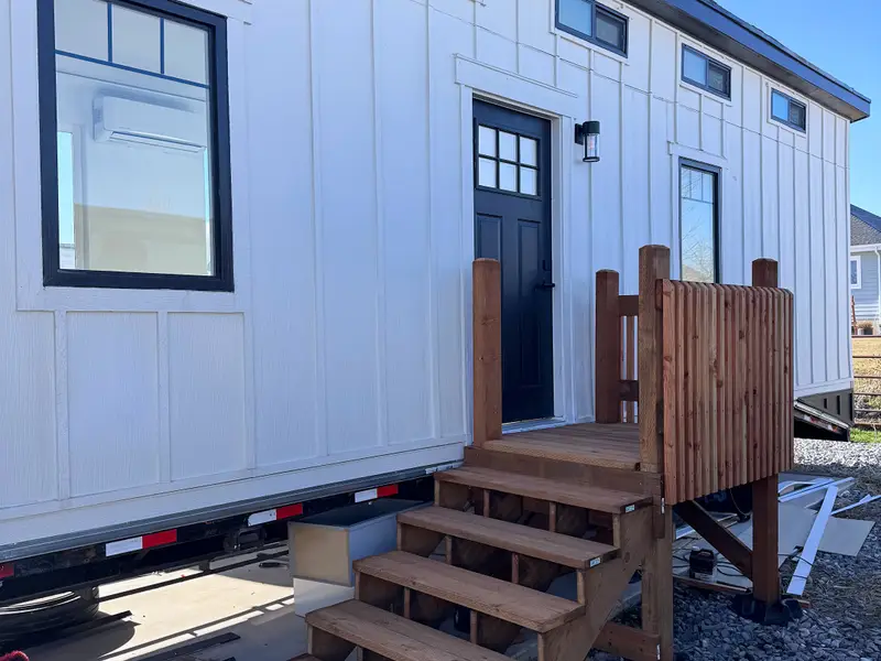 Handcrafted 320 Sq Ft Tiny Home on Gooseneck Trailer photo 2