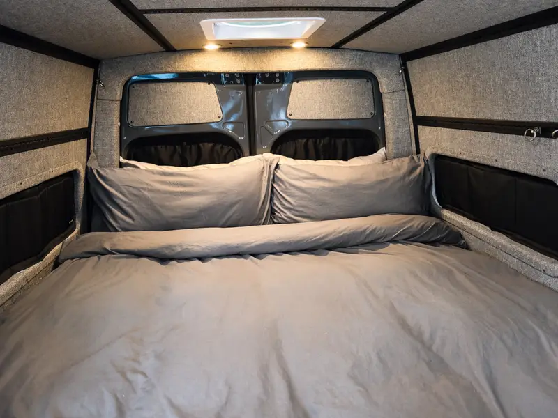 Fully Upgraded Road Trip Vanlife 4×4 Diesel Sprinter & Turnkey photo 3