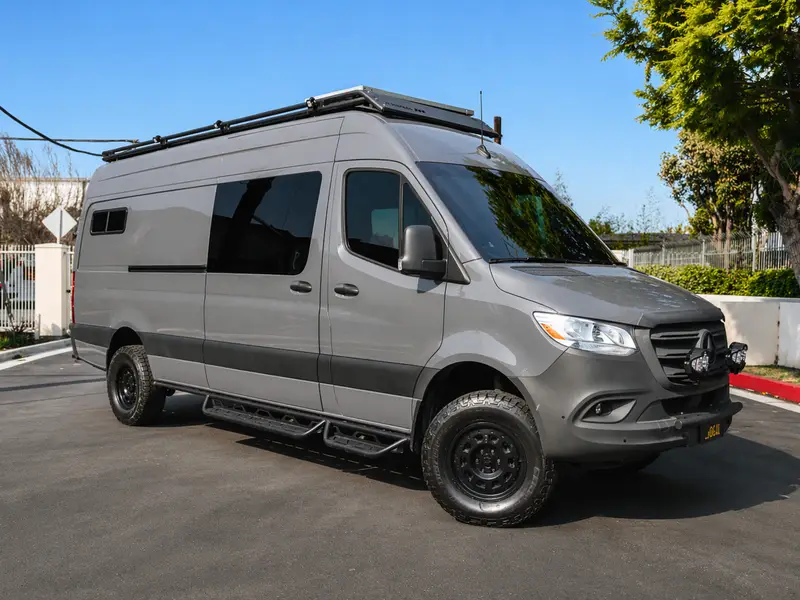 Fully Upgraded Road Trip Vanlife 4×4 Diesel Sprinter & Turnkey photo 2