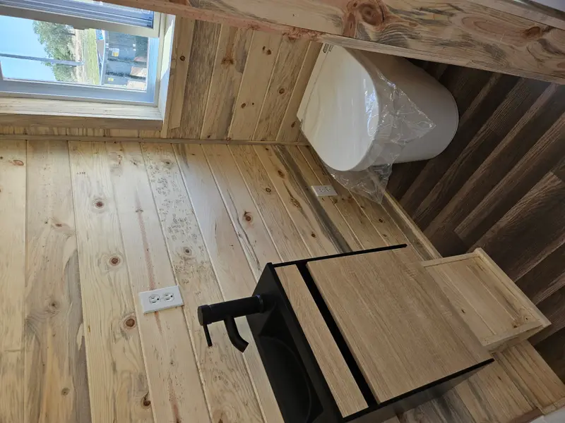 12' Office Tiny Home photo 4