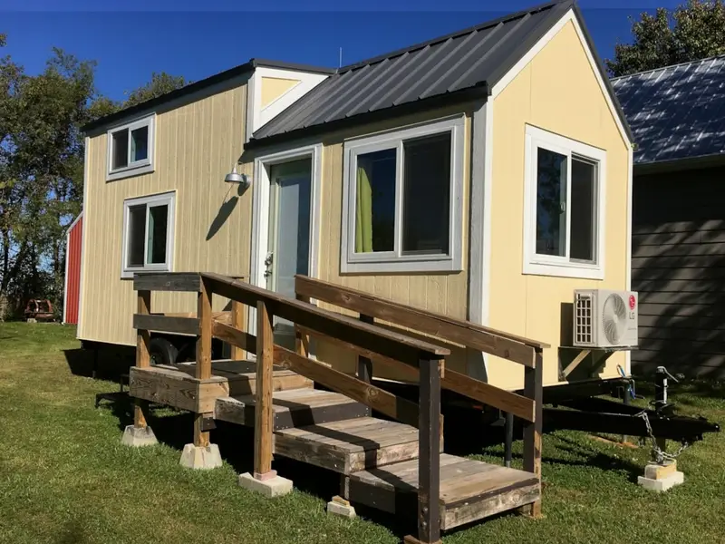 BEAUTIFUL AMISH BUILT TINY HOME — 2 bedroom Tiny House — 196 sqft for sale in Millerstown, Pennsylvania