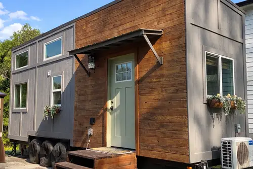 2021 NOAH-Certified Tiny Home | Main-Level Bedroom + Loft w/ Stairs & Fully Furnished - 1 bedroom Tiny House 780 sqft in Winder, Georgia