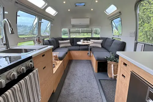 Off-Grid Tiny House on Wheels | Fully Renovated 30' Vintage Airstream | 1,200W Solar + 600Ah Battery | Composting Toilet | Mini Split - 1 bedroom Tiny House Trailer 656 sqft in Honeoye Falls, New York