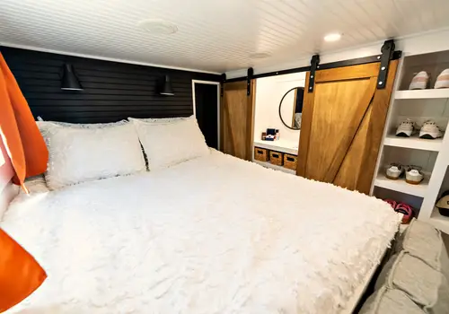 Move-In Ready Farmhouse-Style Tiny Home on Wheels! detail photo 2