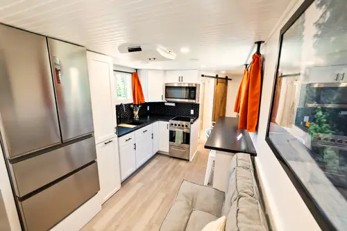 Move-In Ready Farmhouse-Style Tiny Home on Wheels! - Tiny House 669 sqft in Seattle, Washington