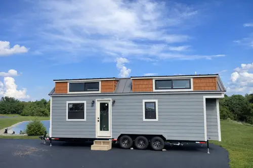 Light Filled Tiny Home on Wheels - Tiny House 375 sqft in Cincinnati, Ohio