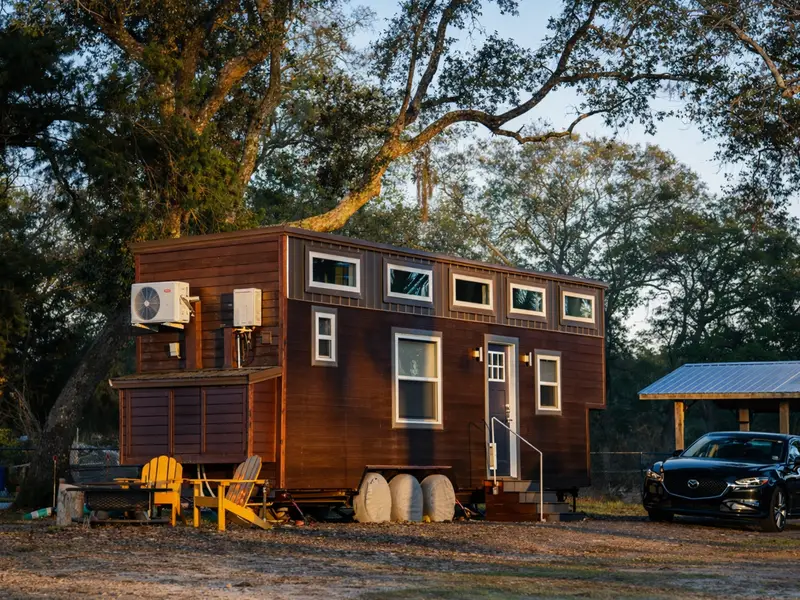 Stunning Tiny Home on Wheels in Florida! — 1 bedroom Tiny House — 1066 sqft for sale in Freeport, Florida