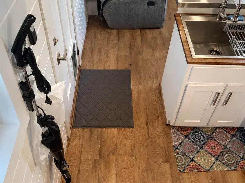 Stunning Tiny Home on Wheels in Florida! photo 3