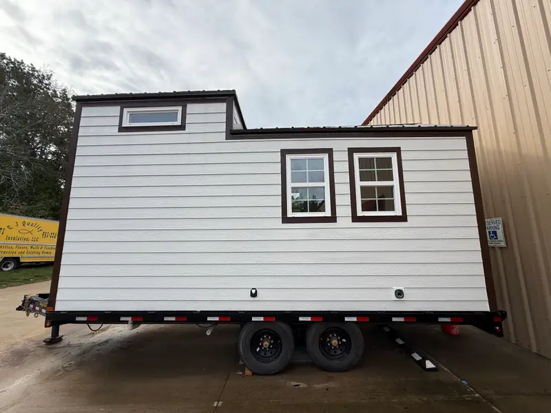 Dream Home on Wheels delivered in Tennessee — 1 bedroom Tiny House — 629 sqft for sale in Murfreesboro, Tennessee