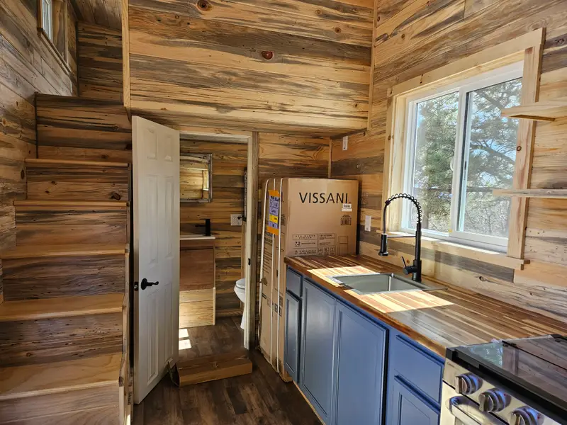 24' Jack n Jill Tiny Home photo 3