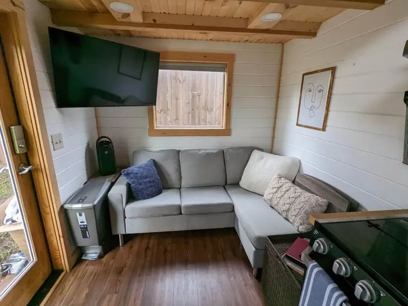 Beautiful 2019 Tumbleweed Tiny Home For Sale! Fully Furnished & Updated photo 3