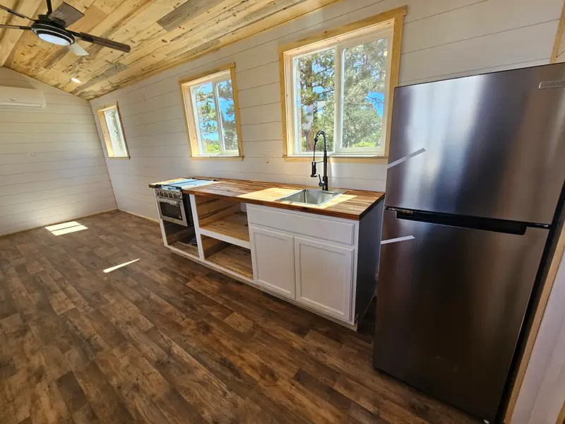 BRAND NEW - 30' homestead tiny home - 1 level! photo 2