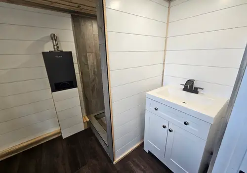 28' Jack n Jill Tiny Home detail photo 3