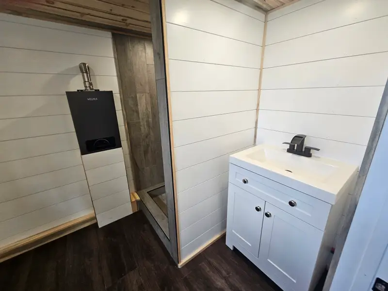 28' Jack n Jill Tiny Home photo 3