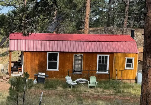 Custom 550 Sq Ft Off-Grid Modern Mountain Retreat detail photo 2