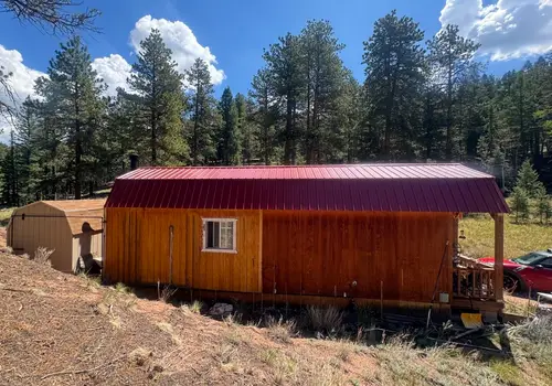 Custom 550 Sq Ft Off-Grid Modern Mountain Retreat detail photo 4