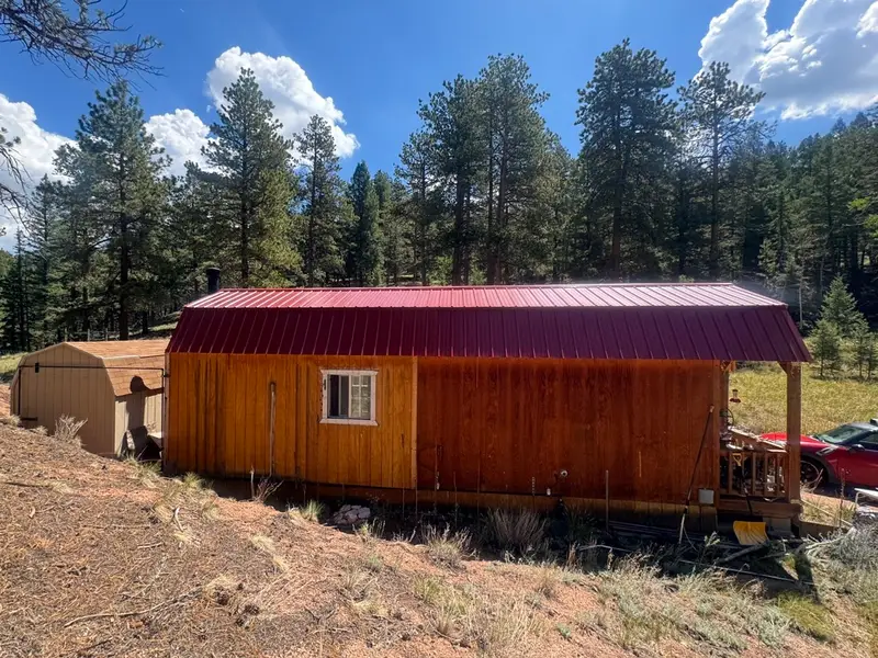 Custom 550 Sq Ft Off-Grid Modern Mountain Retreat photo 4