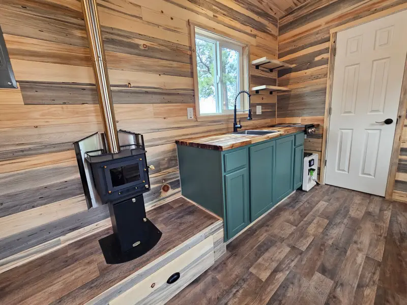 24' Off Grid Bunkhouse photo 2
