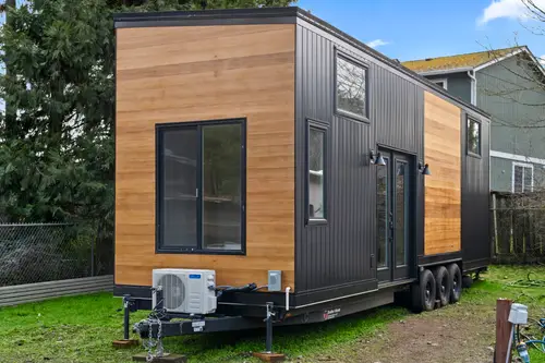 New Luxury Retreat Tiny Home on Wheels - Tiny House 1377 sqft in Olympia, Washington