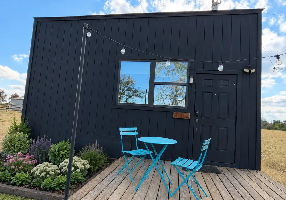 Black Beauty Turnkey Tiny Home on Wheels — 1 bedroom Tiny House — 705 sqft for sale in Fredericksburg, Texas