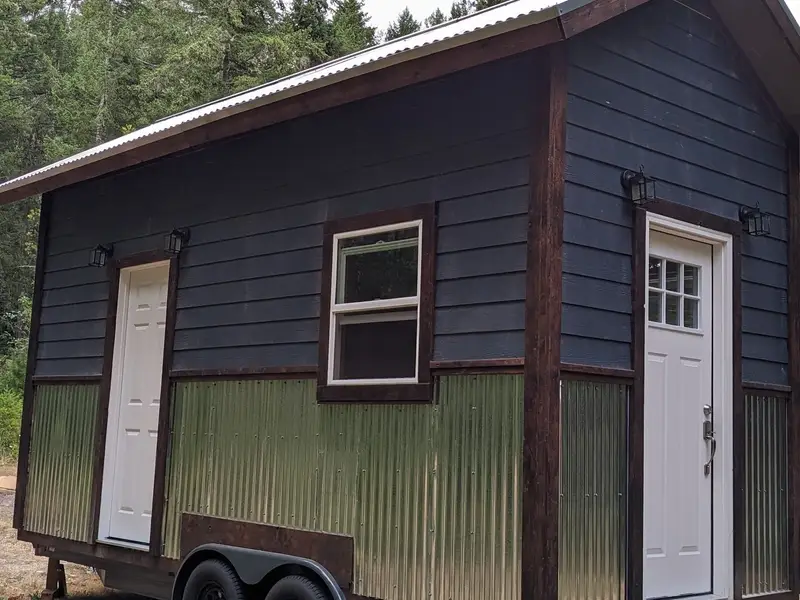 Shell Tiny Home on Wheels, Needs Some Love Open to Offers! — 1 bedroom Tiny House — 669 sqft for sale in Port Orchard, Washington