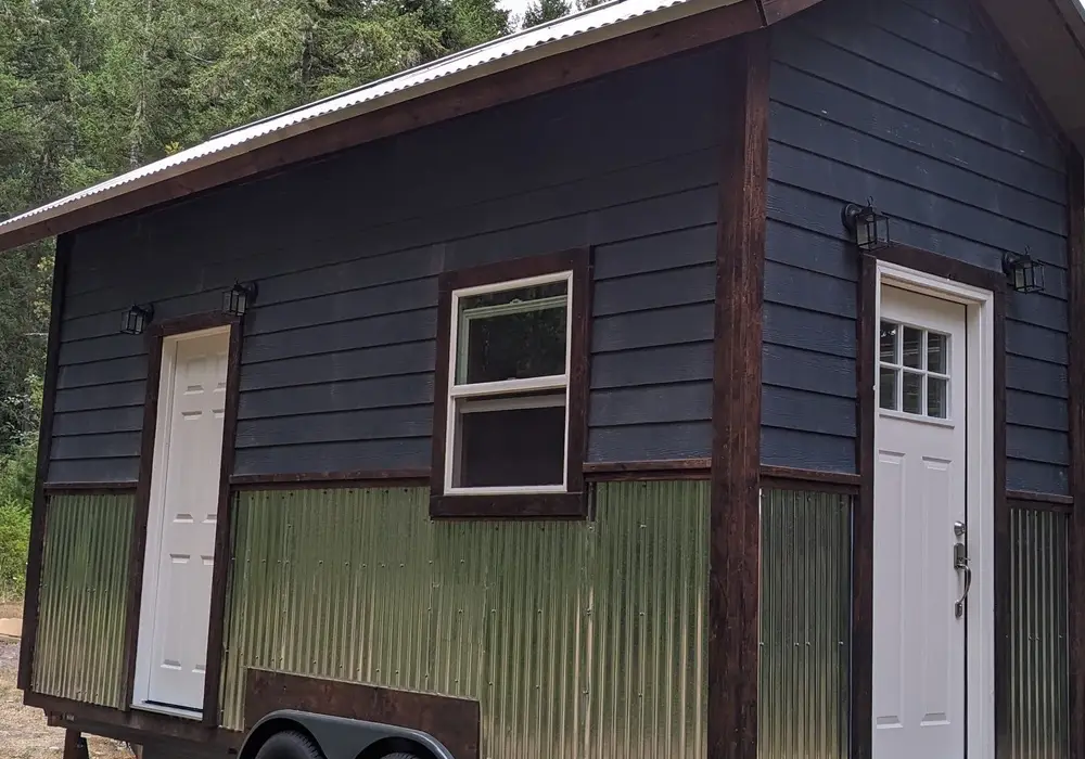 Shell Tiny Home on Wheels, Needs Some Love Open to Offers! — 1 bedroom Tiny House — 669 sqft for sale in Port Orchard, Washington