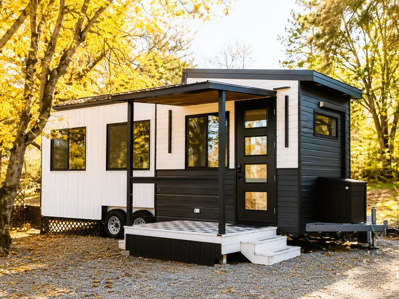 Fully Furnished NOAH Certified Tiny Home + Main-Floor Bedroom — 1 bedroom Tiny House — 725 sqft for sale in Central Point, Oregon