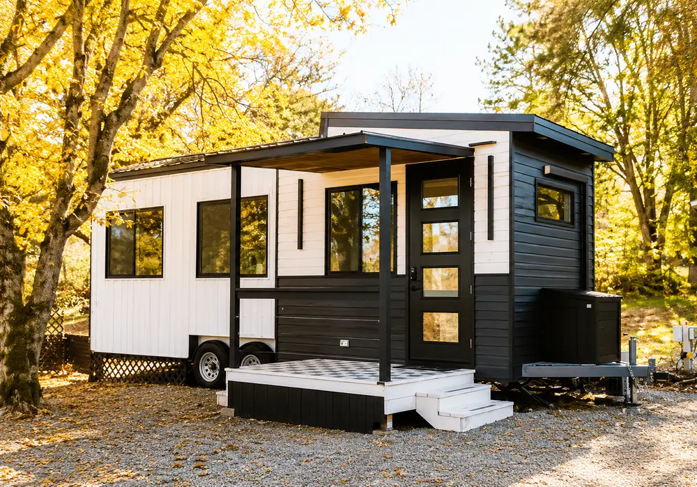 Fully Furnished NOAH Certified Tiny Home + Main-Floor Bedroom — 1 bedroom Tiny House — 725 sqft for sale in Central Point, Oregon