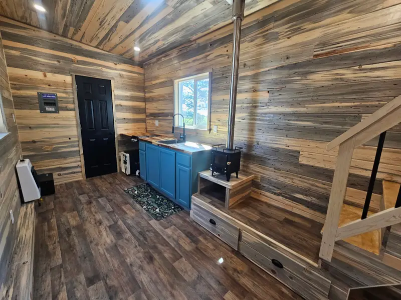 24' Off Grid Bunkhouse Tiny Home photo 2