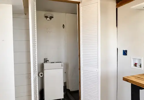 Beautiful Ceadar Tiny Home on Wheels, Made with Love detail photo 2