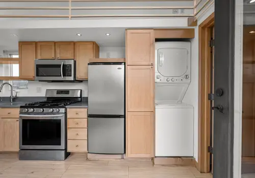 Your Florida Escape: Beautiful RVIA-Certified Tiny Home in a Community Near Tampa detail photo 3