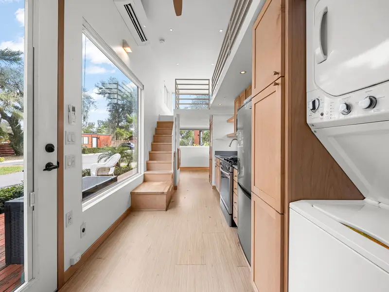 Your Florida Escape: Beautiful RVIA-Certified Tiny Home in a Community Near Tampa photo 4