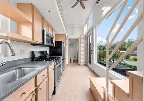 Your Florida Escape: Beautiful RVIA-Certified Tiny Home in a Community Near Tampa detail photo 5
