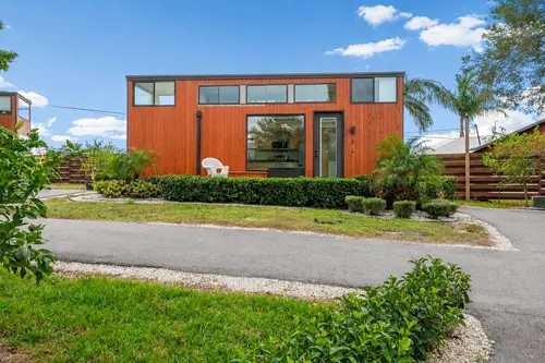 Your Florida Escape: Beautiful RVIA-Certified Tiny Home in a Community Near Tampa - 1 bedroom Tiny House 388 sqft in Thonotosassa, Florida