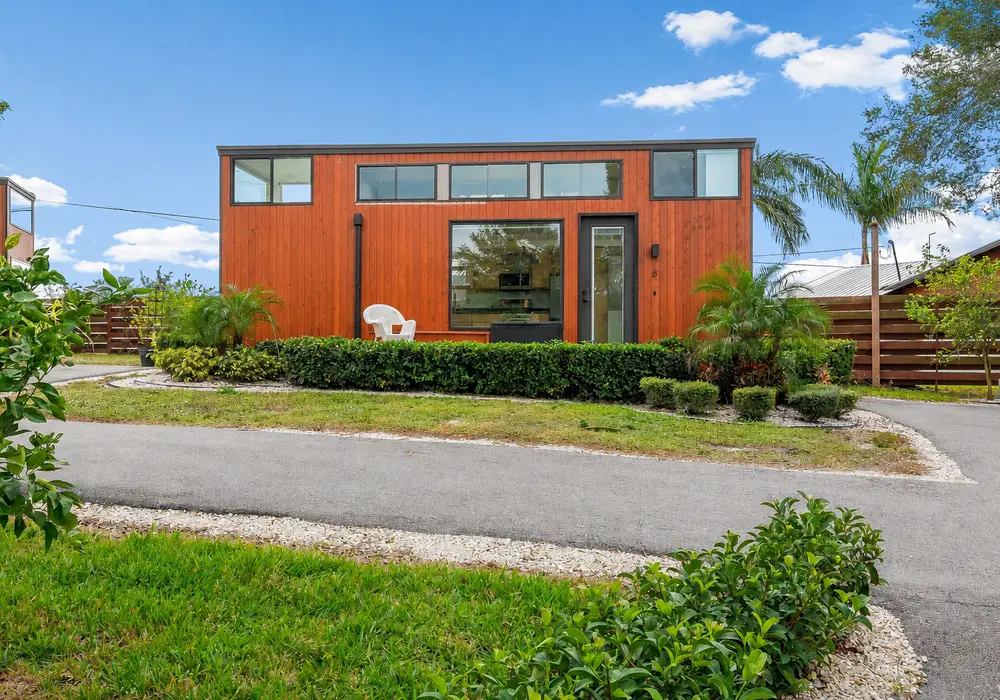 Your Florida Escape: Beautiful RVIA-Certified Tiny Home in a Community Near Tampa — 1 bedroom Tiny House — 388 sqft for sale in Thonotosassa, Florida