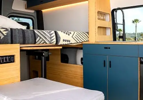 Geotrek Vans — build photo 3