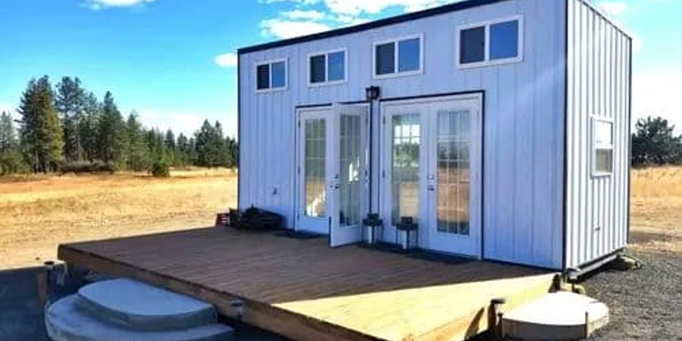 Ultimate Guide to Off-Grid Cabin Living hero image