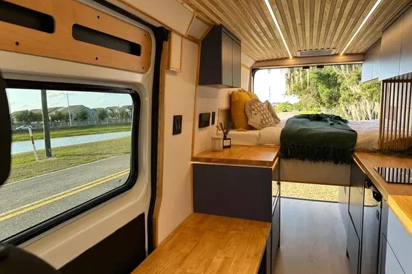 2025 Guide to Camper Van Financing image