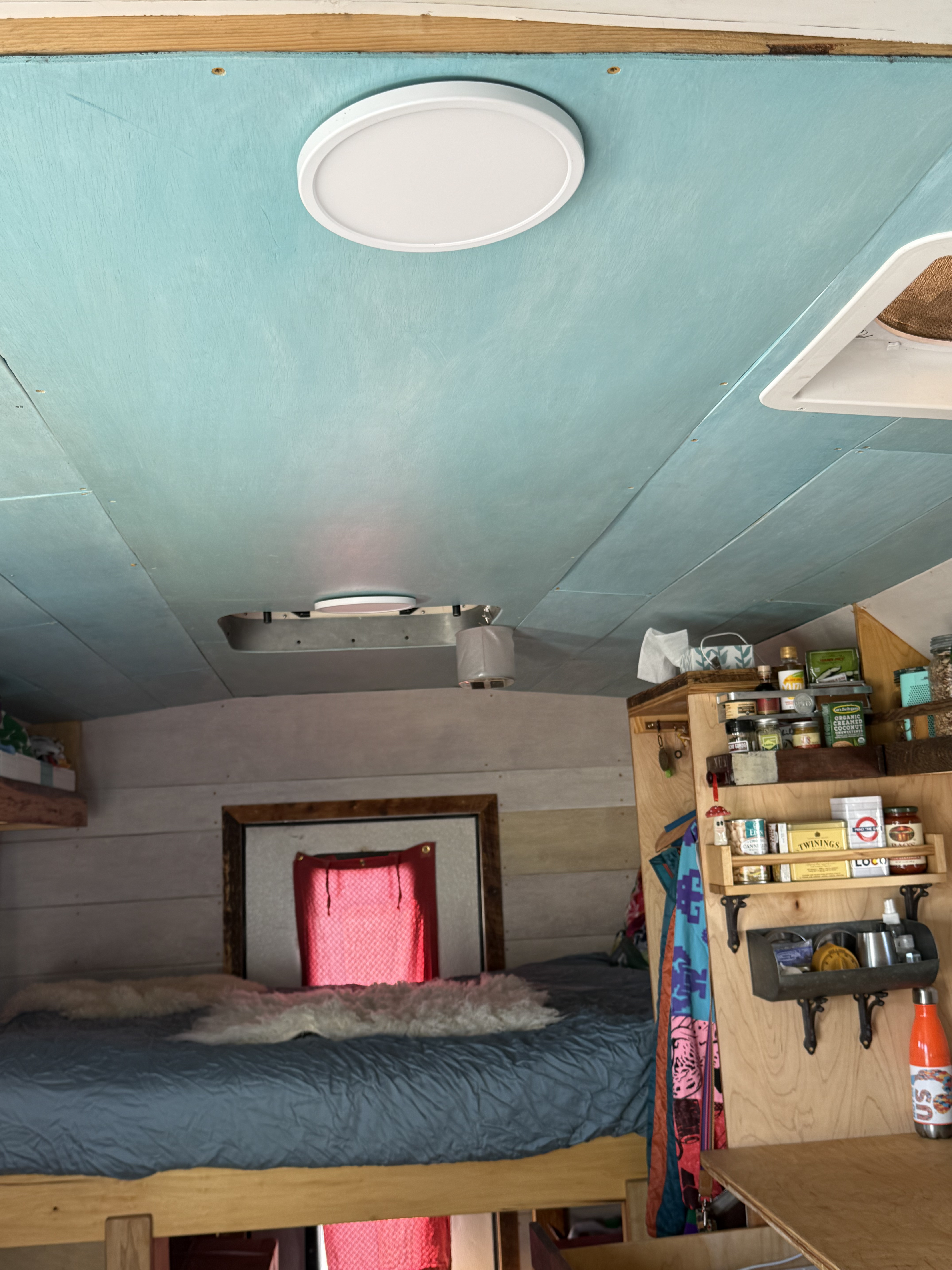 For Sale "Bird by Bird" Converted 2001 Diesel Bus Home image 5
