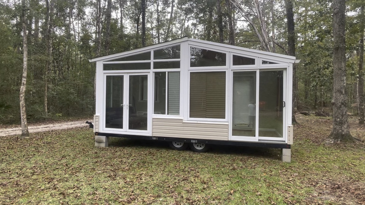 ✨Modern Tiny Home – Windows Galore ✨ image 1