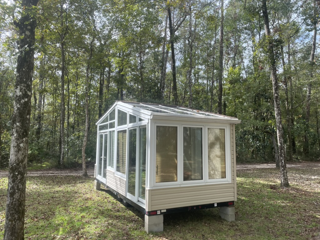 ✨Modern Tiny Home – Windows Galore ✨ image 5