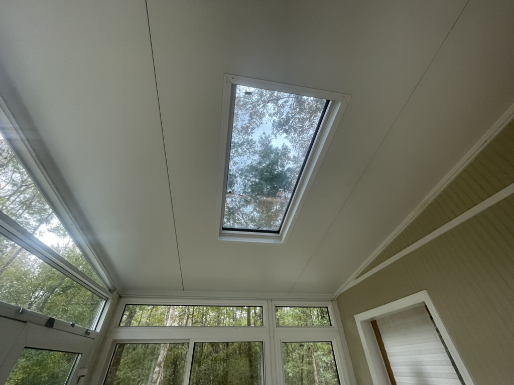 ✨Modern Tiny Home – Windows Galore ✨ image 3