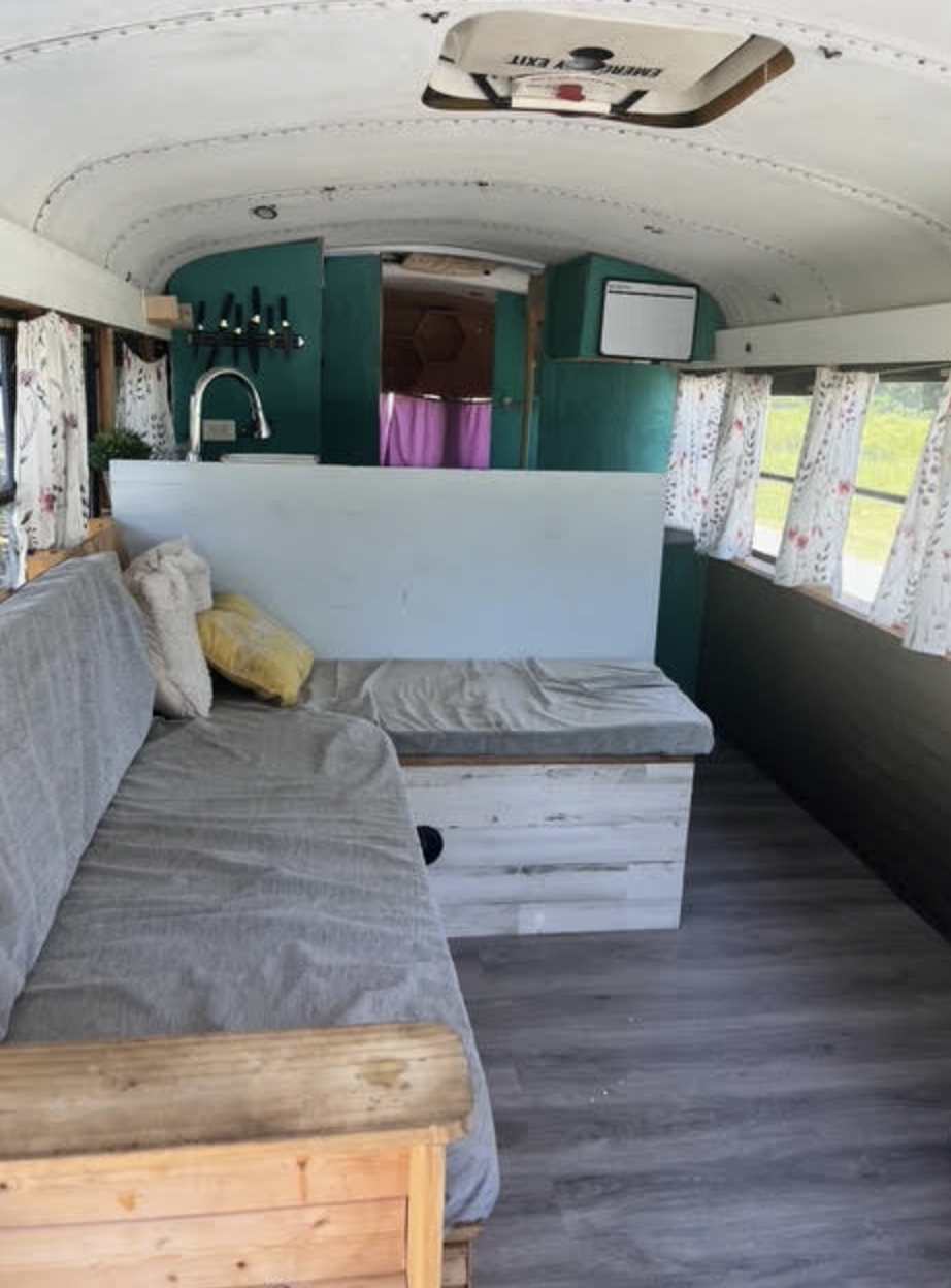 For Sale - Custom 1998 Freightliner Skoolie! Off-Grid Ready image 4