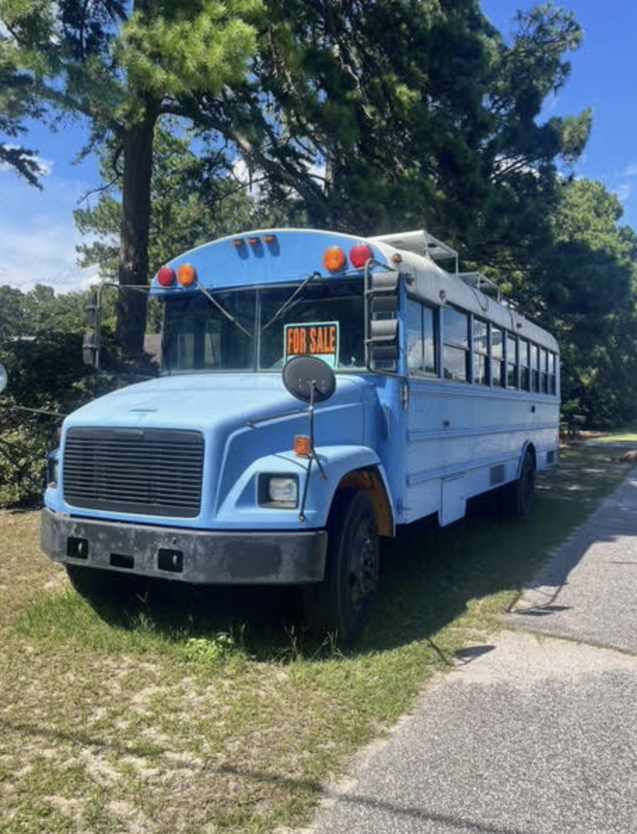 For Sale - Custom 1998 Freightliner Skoolie! Off-Grid Ready image 2