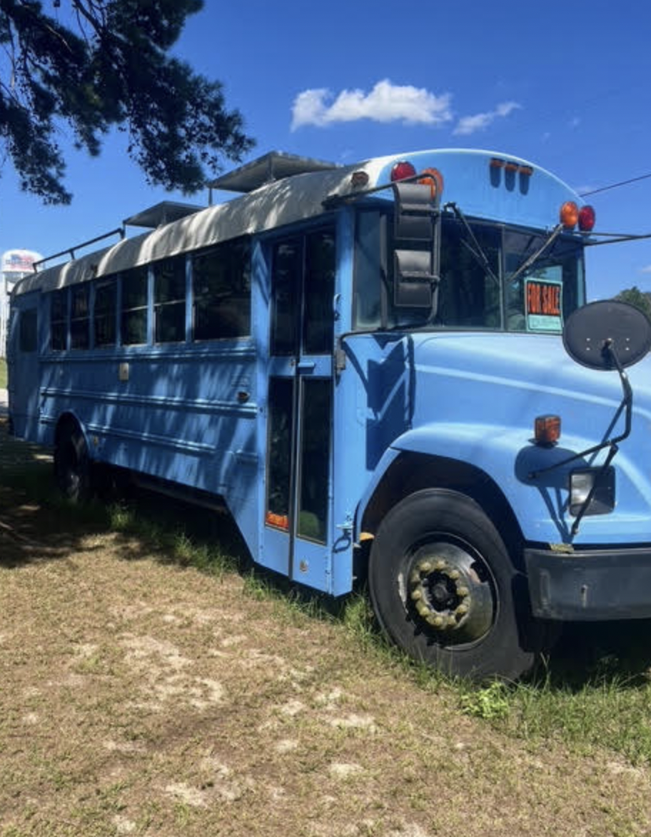 For Sale - Custom 1998 Freightliner Skoolie! Off-Grid Ready image 3