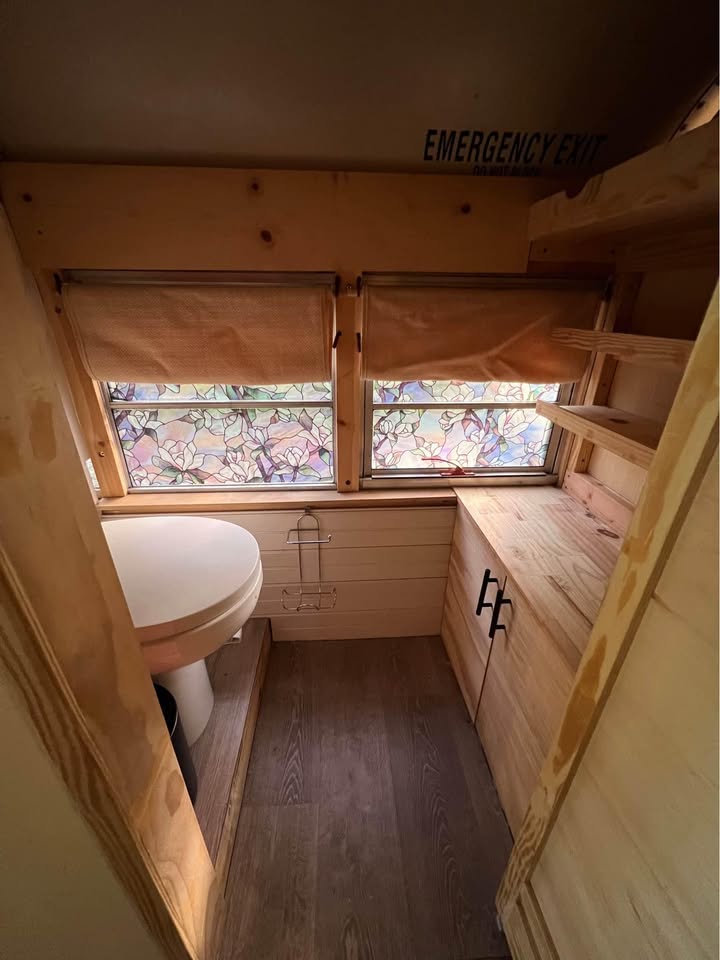 FOR SALE - Converted School Bus Renovated 2004 International Bus CE 200 image 3